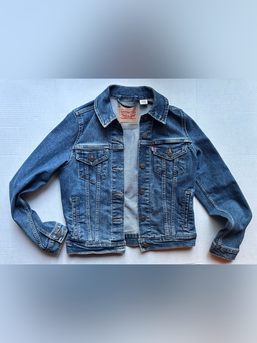 Levi's women dark medium wash blue denim trucker jean cropped basic jacket fall